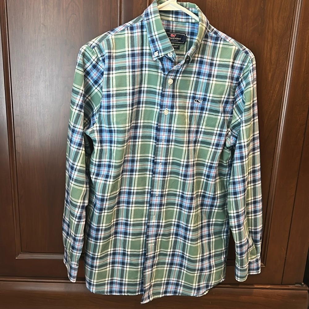 Vineyard Vines long sleeve button down shirt